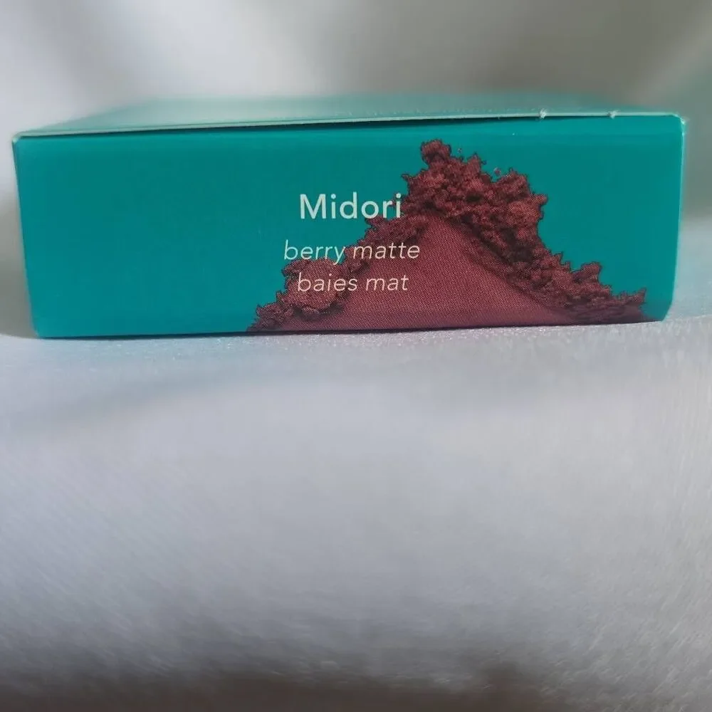 Thrive dream chaser reviving powder blush, MIDORI, (berry matte) NIB